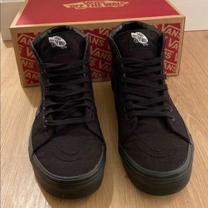 Vans - All Black High Top (SK8-Hi)